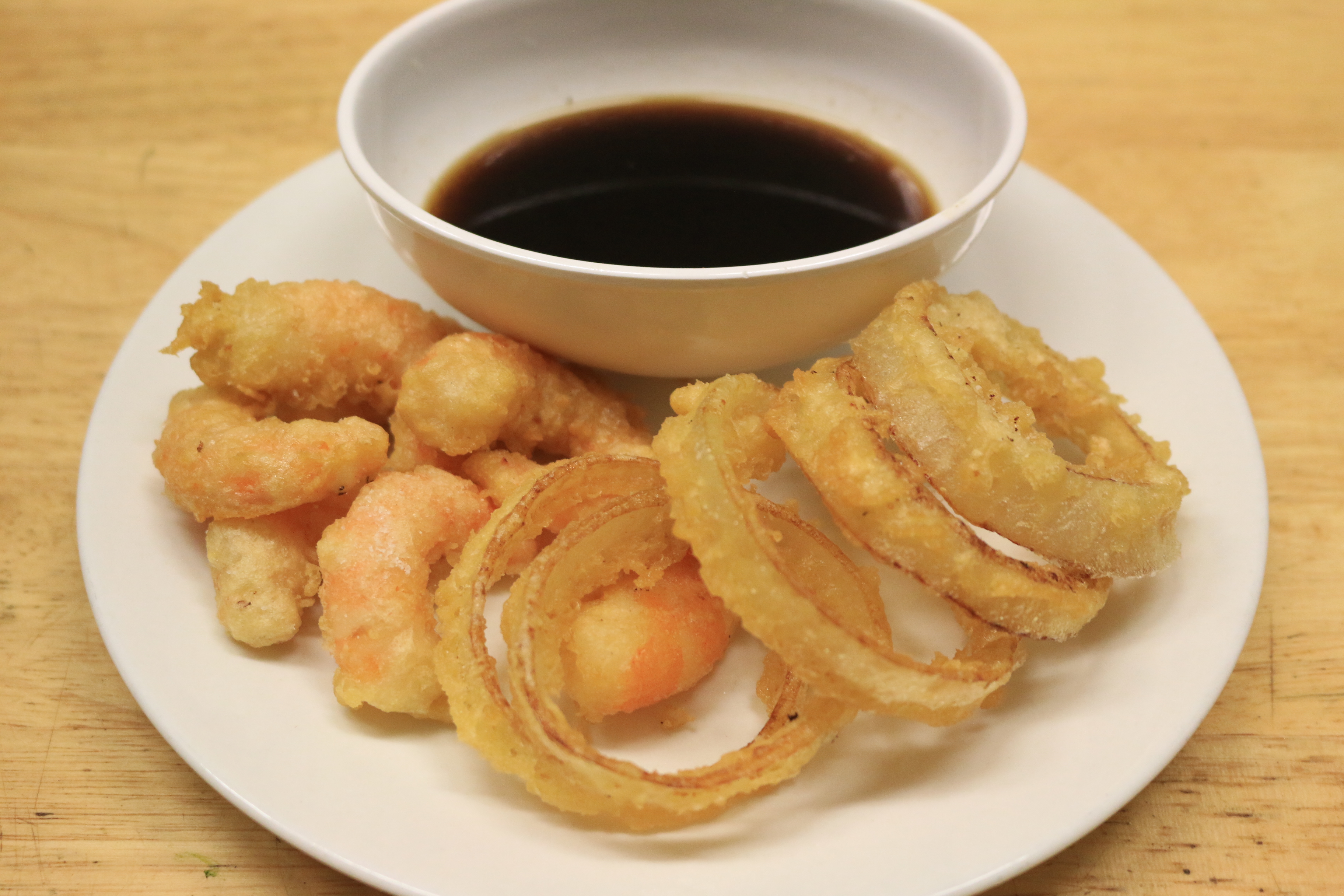 Paleo Tempura Onion Rings and Shrimp | Paleo on the Go