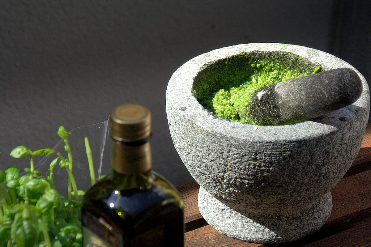 Top 5 Paleo Sauces: Basil Paleo Pesto