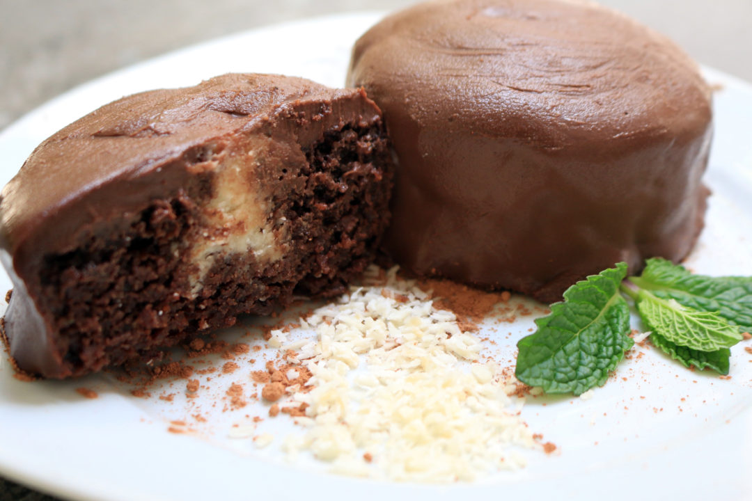 A paleo and gluten free ding dong recipe that is to die for. If you are missing the old school ding dongs, then you need to try out this recipe.